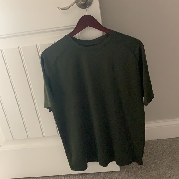 5 shirtsleeved T-Shirts - Picture 4 of 6